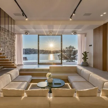 Luxury Diamond One With Pool Villa *