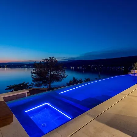 Luxury Diamond One With Pool Villa *