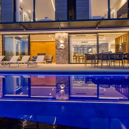 Luxury Diamond One With Pool Villa