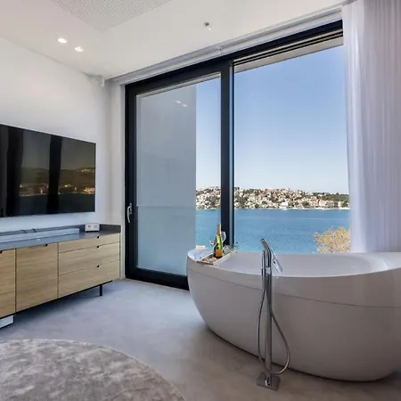 Luxury Diamond One With Pool