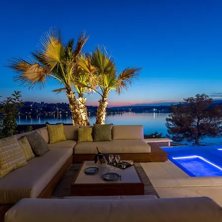 Luxury Diamond One With Pool Villa
