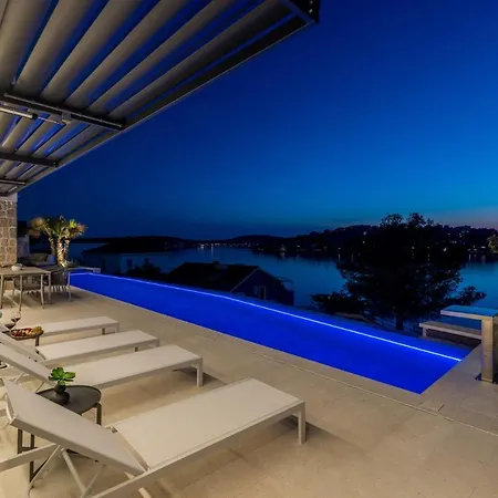 Luxury Diamond One With Pool