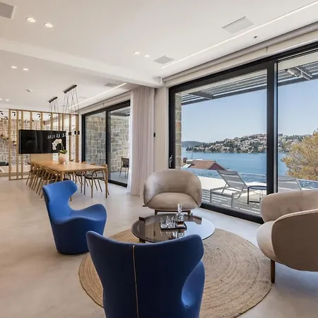 Luxury Diamond One With Pool Villa