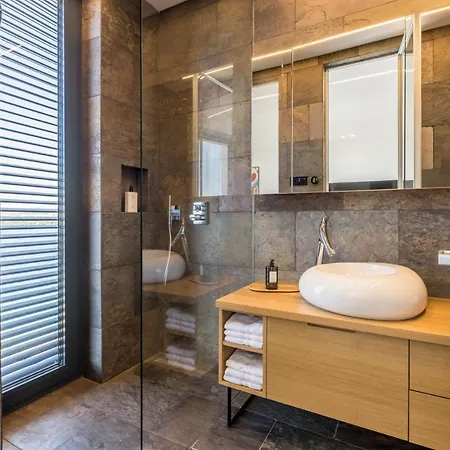 Luxury Diamond One With Pool