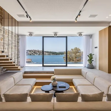 Luxury Diamond One With Pool Villa *
