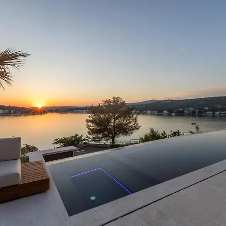 Luxury Diamond One With Pool Villa *