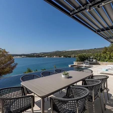 Luxury Diamond One With Pool Villa *