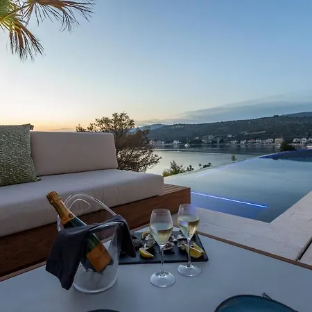 Luxury Diamond One With Pool