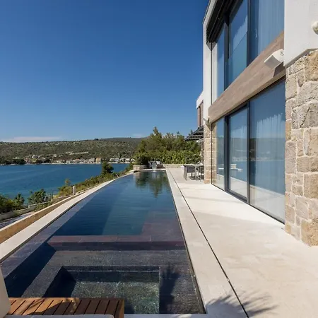 Luxury Diamond One With Pool Villa *