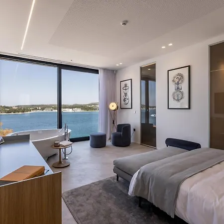 Luxury Diamond One With Pool