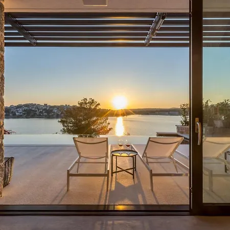 Luxury Diamond One With Pool Villa *